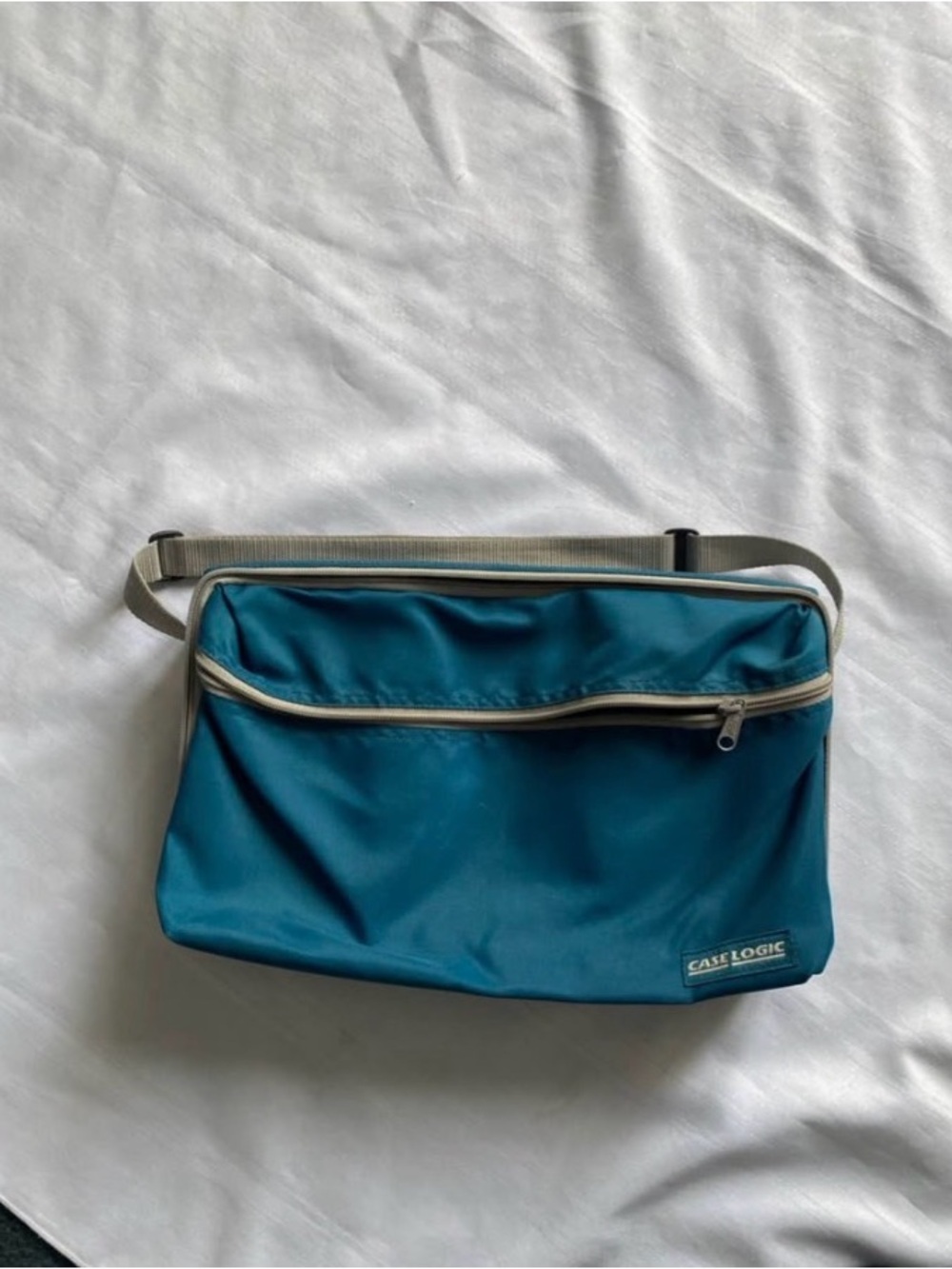 Vintage 90's Case Logic 30 Cassette Soft Zipper Carry Hard Storage Case w/Strap